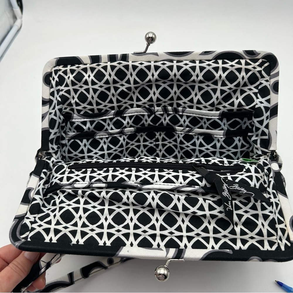 VERA BRADLEY Retired Alice Quilted Purse with Kiss Lock - Picture 5 of 9